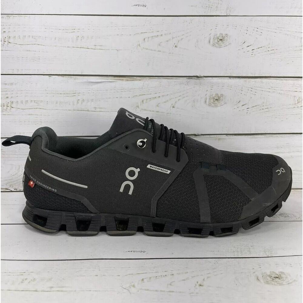 On Cloud 5 Slip On Running Shoes Mens Size 11 Black Waterproof Athletic Sneaker